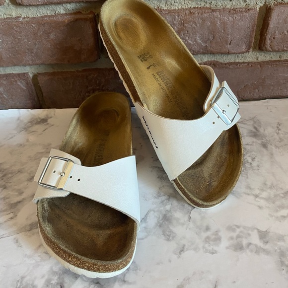 Birkenstock MadridSandals In White Patent Birko-Flor With Silver Buckles